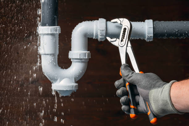 Professional Plumbing technician working in Davis, OK